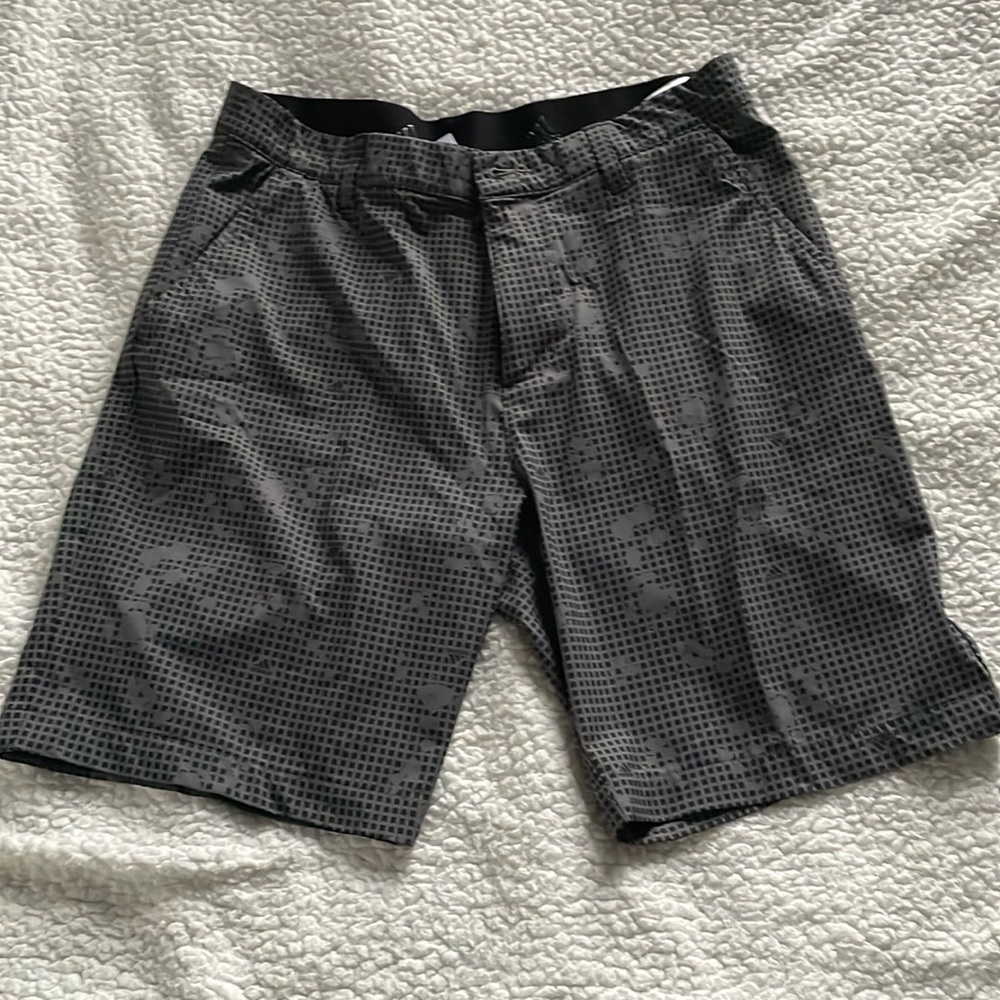 Size 32 adidas golf shorts
